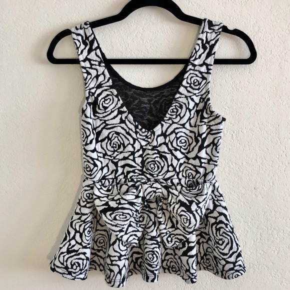 Iris Basic Tops - Black and white floral print top with large bow